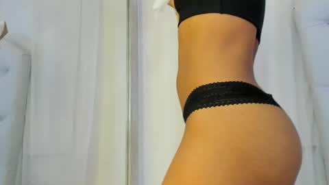 Snapshot of kamila_arias chatting on 24, 2, 2025 online show from 24, 2, 2025