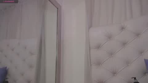 Snapshot of kamila_arias chatting on 17, 10, 2025 online show from 17, 10, 2025