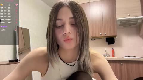 Snapshot of karensimilton chatting on 26, 11, 2025 May online show from 26, 11, 2025