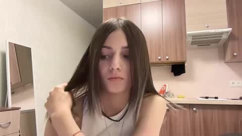 Snapshot of karensimilton chatting on 1, 12, 2025 May online show from 1, 12, 2025