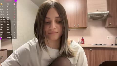 Snapshot of karensimilton chatting on 14, 12, 2025 May online show from 14, 12, 2025