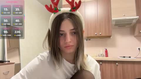 Snapshot of karensimilton chatting on 17, 12, 2025 May online show from 17, 12, 2025