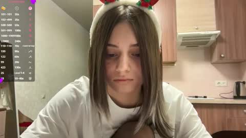 Snapshot of karensimilton chatting on 19, 12, 2025 May online show from 19, 12, 2025