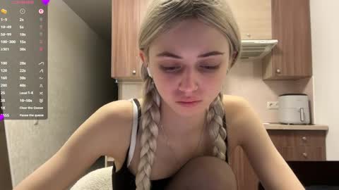Snapshot of karensimilton chatting on 18, 5, 2026 May online show from 18, 5, 2026