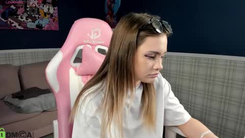 Snapshot of karina_broks chatting on 9, 10, 2025 karina_broks online show from 9, 10, 2025
