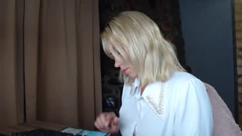 karina online show from 19, 9, 2025