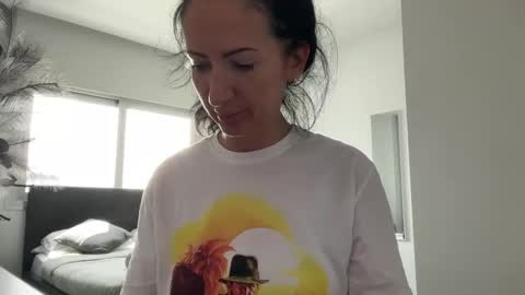 Karina online show from 2, 4, 2026