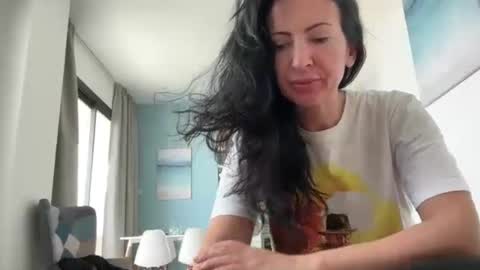 Karina online show from 5, 4, 2026