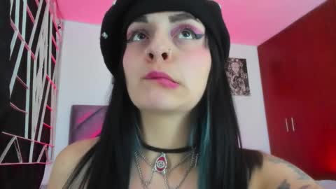 Snapshot of karinna__raven chatting on 19, 12, 2025 KARINNA RAVEN online show from 19, 12, 2025