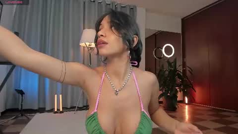 Snapshot of karinnixx chatting on 4, 7, 2026 Karin online show from 4, 7, 2026