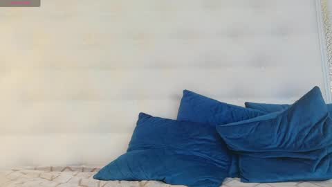 KARISSIA online show from 6, 4, 2026