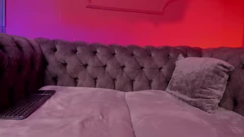 Snapshot of karlaa_evanss chatting on 7, 11, 2025 carla online show from 7, 11, 2025