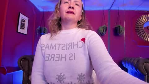 Snapshot of karlaa_evanss chatting on 14, 11, 2025 carla online show from 14, 11, 2025