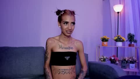 Snapshot of karlaslutskinny__ chatting on 15, 11, 2025 karlaslutskinny__ online show from 15, 11, 2025