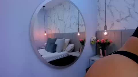 Snapshot of karlla_brown chatting on 12, 9, 2025 karlla_brown online show from 12, 9, 2025