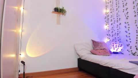 Karlye online show from 10, 12, 2024