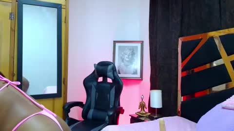 Snapshot of karol_adams_1 chatting on 9, 3, 2025 karol online show from 9, 3, 2025