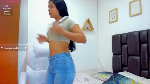Snapshot of karol_bustamante chatting on 14, 10, 2025 Karol online show from 14, 10, 2025