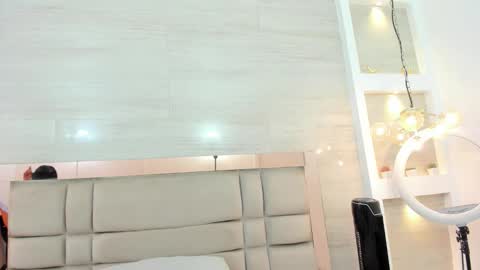 Snapshot of karol_lewiss chatting on 24, 10, 2025 KAROL LEWIS online show from 24, 10, 2025