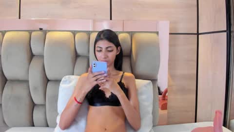 Snapshot of karol_lewiss chatting on 2, 12, 2025 KAROL LEWIS online show from 2, 12, 2025