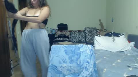 Snapshot of karolinasweet chatting on 5, 12, 2024 Mila online show from 5, 12, 2024