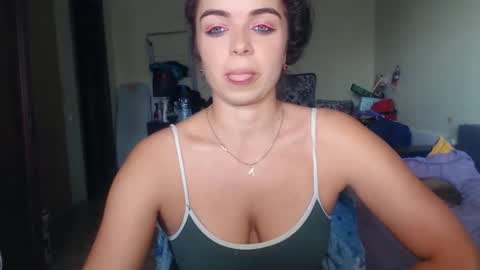 Snapshot of karolinasweet chatting on 27, 2, 2025 Mila online show from 27, 2, 2025