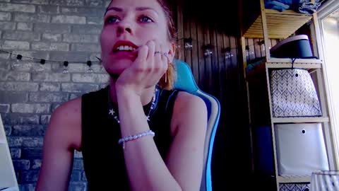 karoline121 online show from 5, 3, 2025