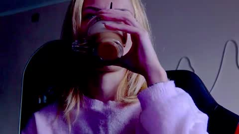 karoline121 online show from 3, 10, 2025