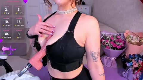 karolineneuer online show from 9, 3, 2025