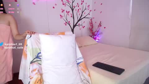 Karolina 3 online show from 21, 9, 2025