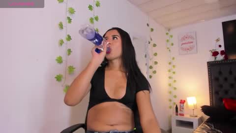 Snapshot of karolperes chatting on 15, 12, 2025 Karol online show from 15, 12, 2025