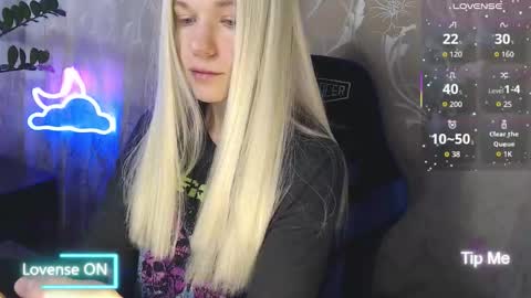 Snapshot of karolynafox chatting on 28, 3, 2026 Caroline Fox online show from 28, 3, 2026