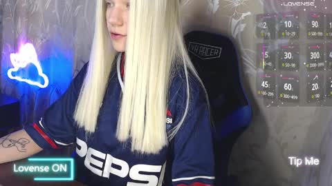 Snapshot of karolynafox chatting on 1, 4, 2026 Caroline Fox online show from 1, 4, 2026
