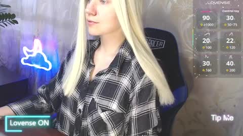 Snapshot of karolynafox chatting on 2, 4, 2026 Caroline Fox online show from 2, 4, 2026