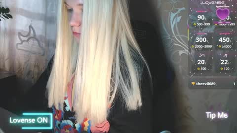 Snapshot of karolynafox chatting on 3, 4, 2026 Caroline Fox online show from 3, 4, 2026