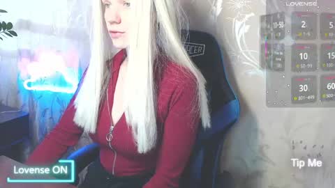 Snapshot of karolynafox chatting on 16, 4, 2026 Caroline Fox online show from 16, 4, 2026