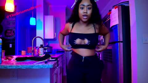 Snapshot of kat2025 chatting on 17, 10, 2025 BriannaBrave online show from 17, 10, 2025