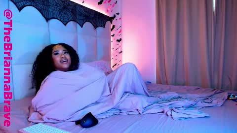 Snapshot of kat2025 chatting on 19, 10, 2025 BriannaBrave online show from 19, 10, 2025