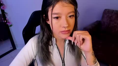 Snapshot of kat_apple chatting on 12, 5, 2026 Alicia online show from 12, 5, 2026