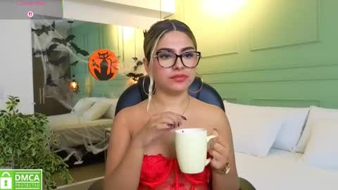 Snapshot of kataliina_18 chatting on 22, 10, 2025 Kat online show from 22, 10, 2025