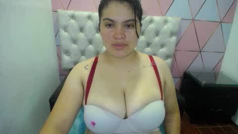 Snapshot of katalina_santana25 chatting on 5, 12, 2025 katalina santana25 online show from 5, 12, 2025