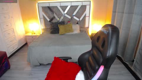 Snapshot of kate_lawrence_ chatting on 8, 2, 2025 kate_lawrence_ online show from 8, 2, 2025