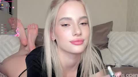 Snapshot of katebremar chatting on 16, 12, 2025 online show from 16, 12, 2025