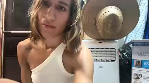 Snapshot of katelinxxx chatting on 10, 10, 2025 Katelin online show from 10, 10, 2025