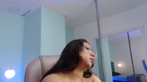 Snapshot of katelovee_ chatting on 16, 12, 2025 Kate online show from 16, 12, 2025