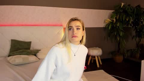 KateOwyns online show from 3, 12, 2024