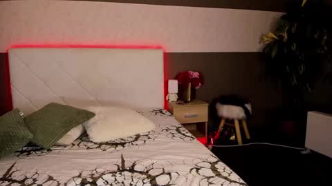 KateOwyns online show from 5, 12, 2024