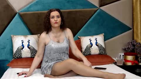 KateQueenston --  online show from 5, 3, 2026