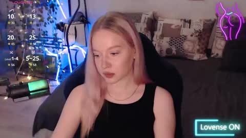 Snapshot of katerinaxvold chatting on 8, 10, 2025 Lisa online show from 8, 10, 2025