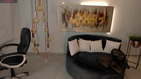 K A T E  online show from 15, 12, 2025